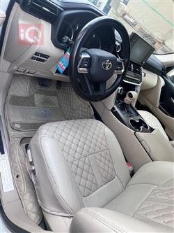 تۆیۆتا لاند کروزەر